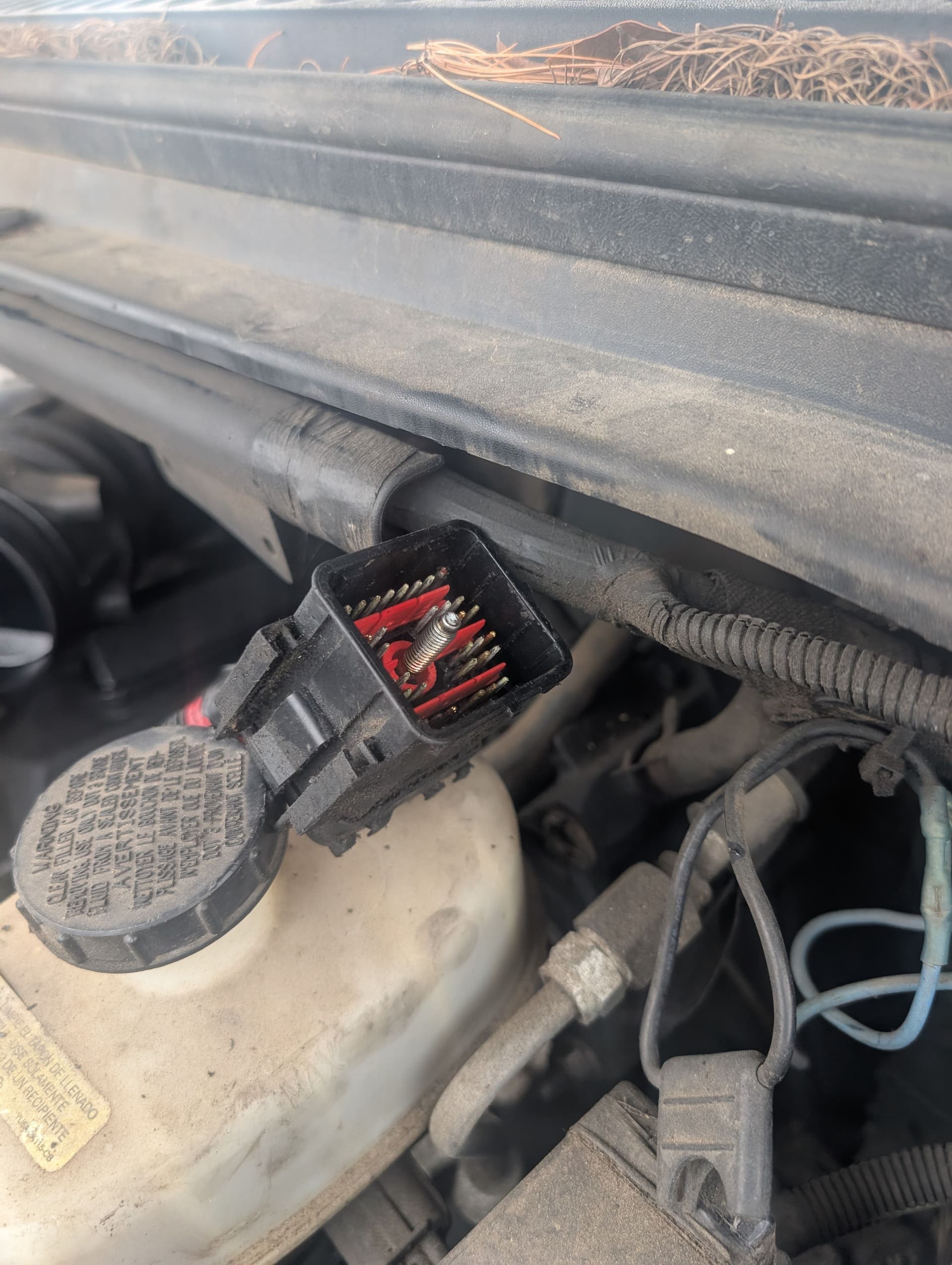 Gallery photos for Diagnosing a Charging Circuit Issue on an '01 Ford F350: Image #5