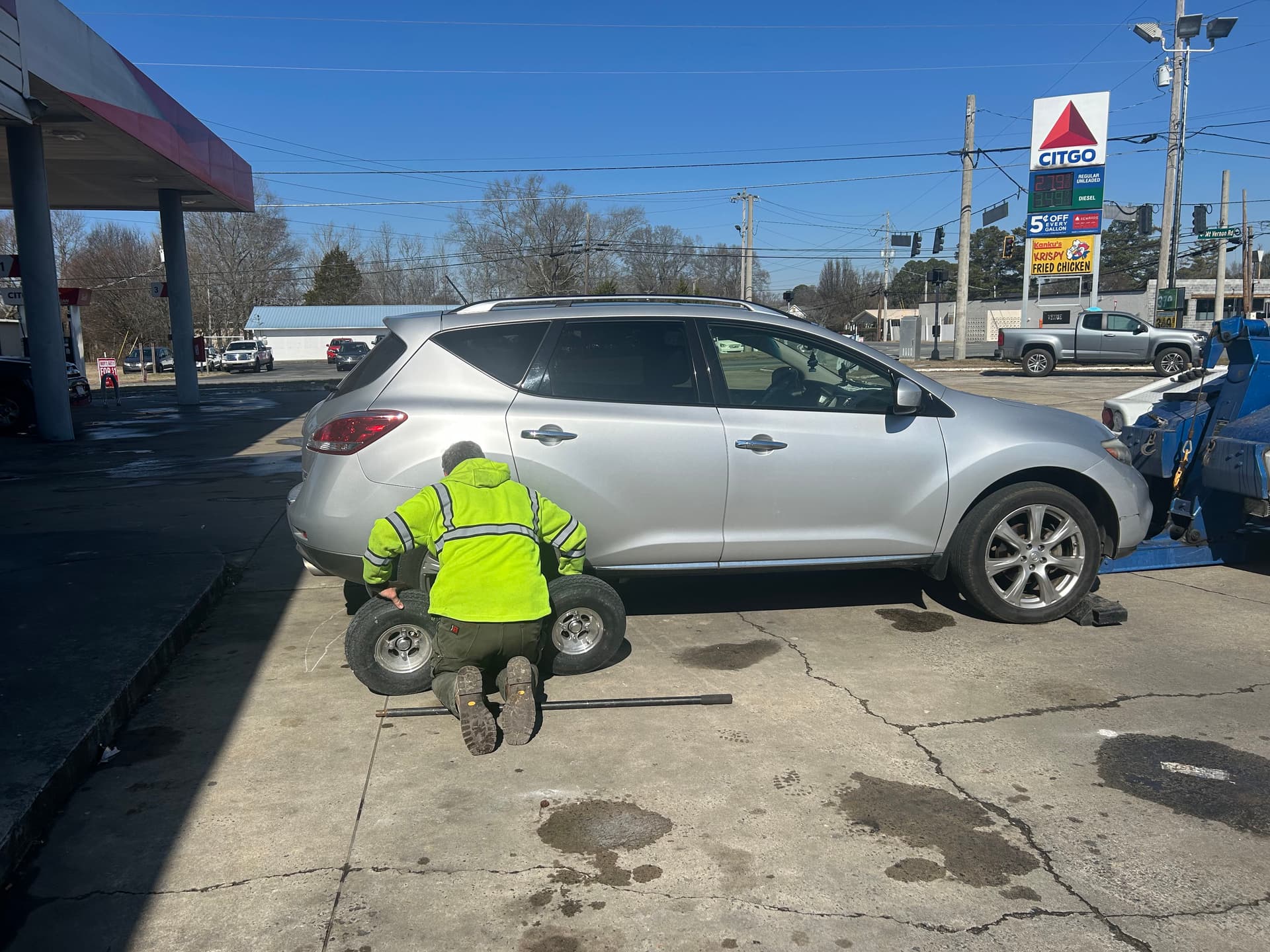 Gallery photos for Quick Response Towing at Local Gas Station: Image #1