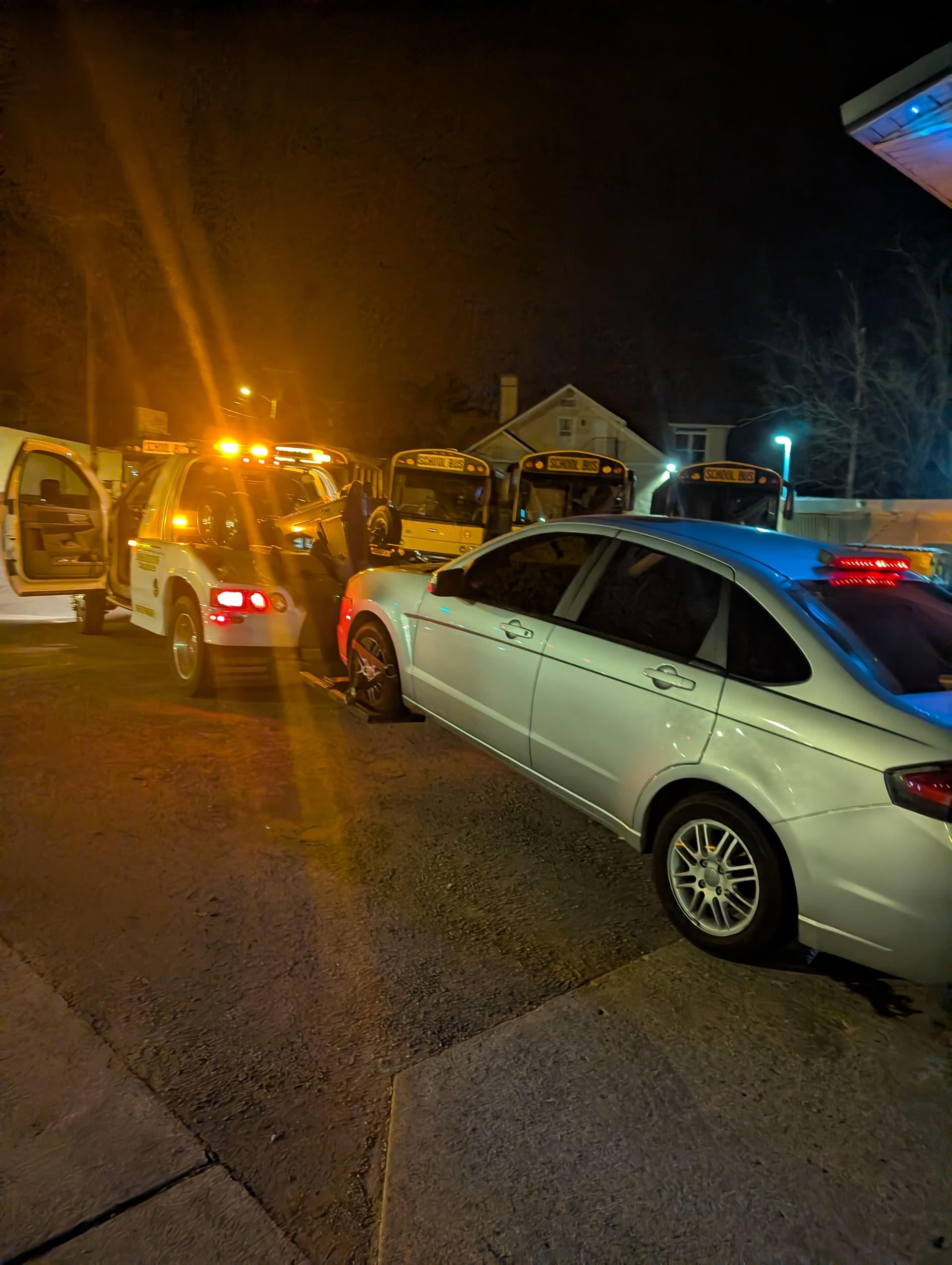 Gallery photos for Nighttime Towing Solution for a Stuck Ford Focus: Image #3