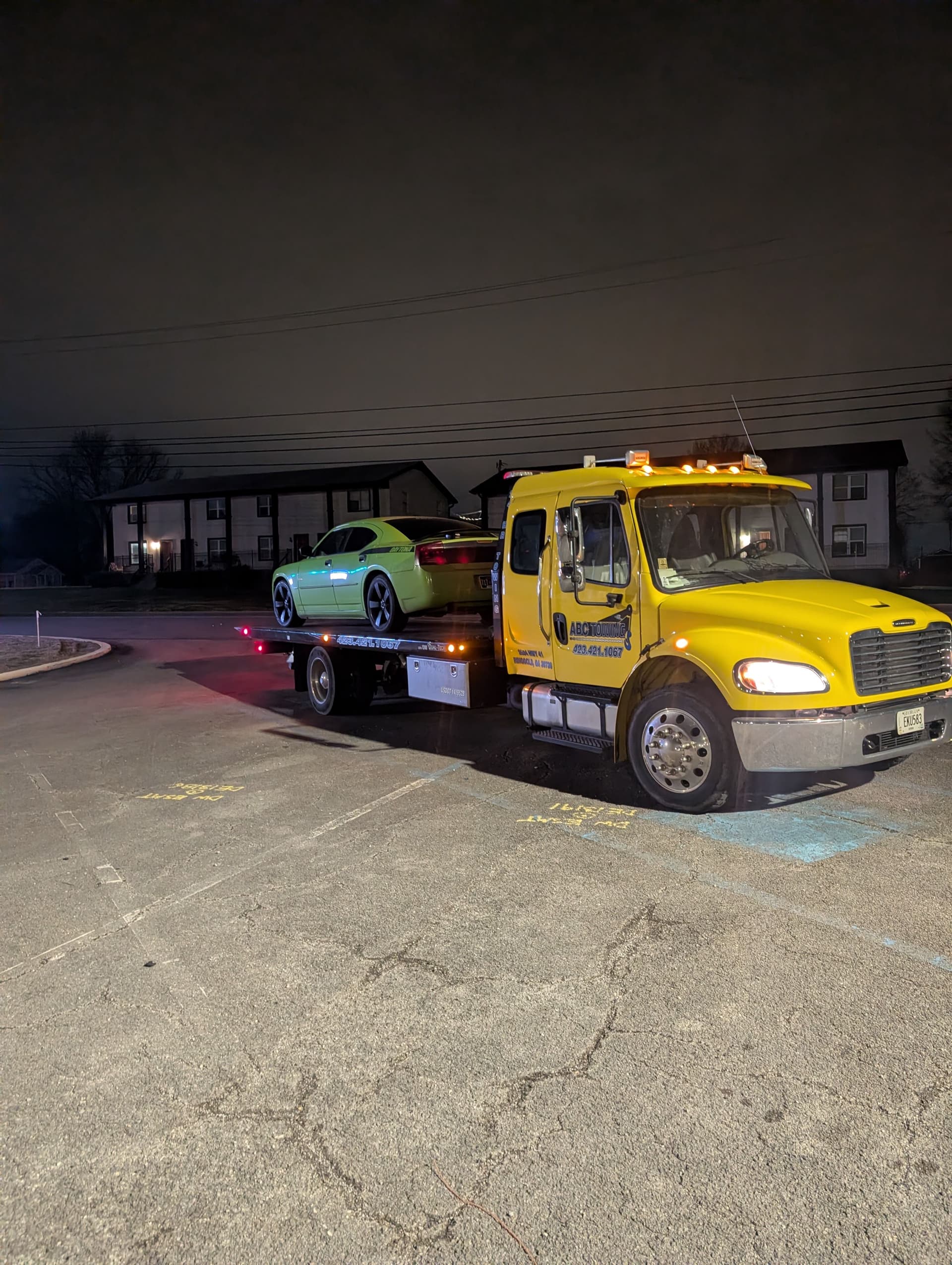 Gallery photos for Reliable Night Towing of a Dodge Charger: Image #2