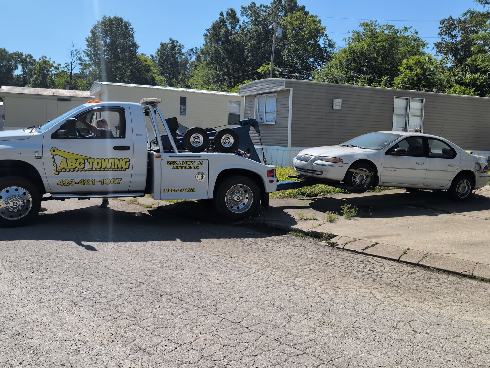 Unauthorized Vehicle Removed from Ringgold Property the Right Way image