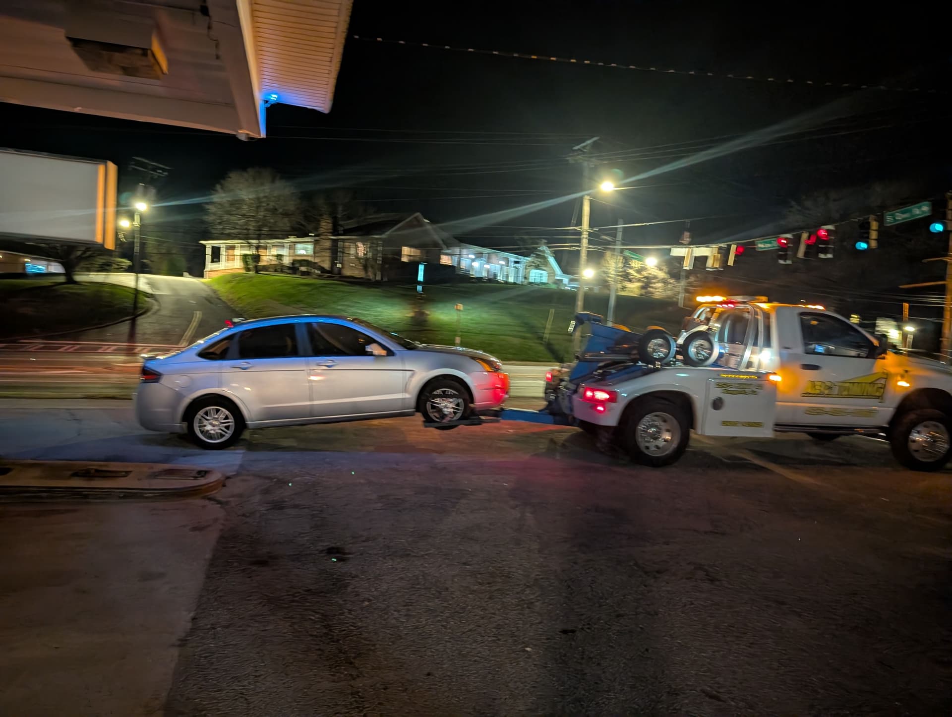 Gallery photos for Nighttime Towing Solution for a Stuck Ford Focus: Image #2