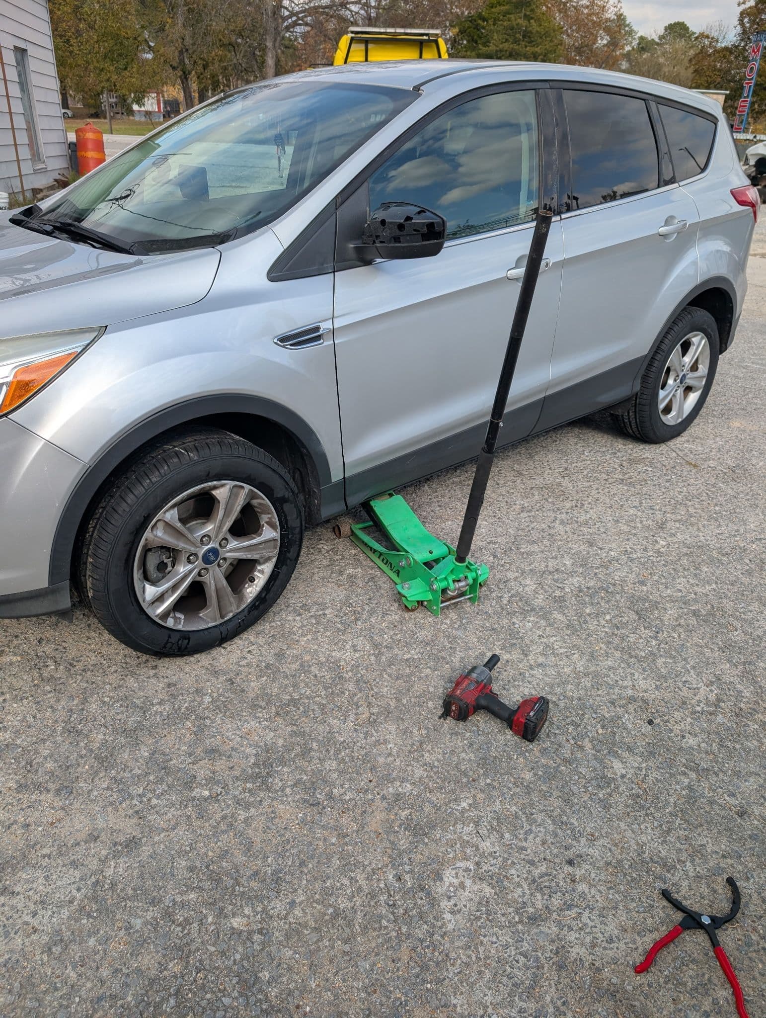 Project Quick and Reliable Tire Change for a 2013 Ford Escape in Ringgold GA image