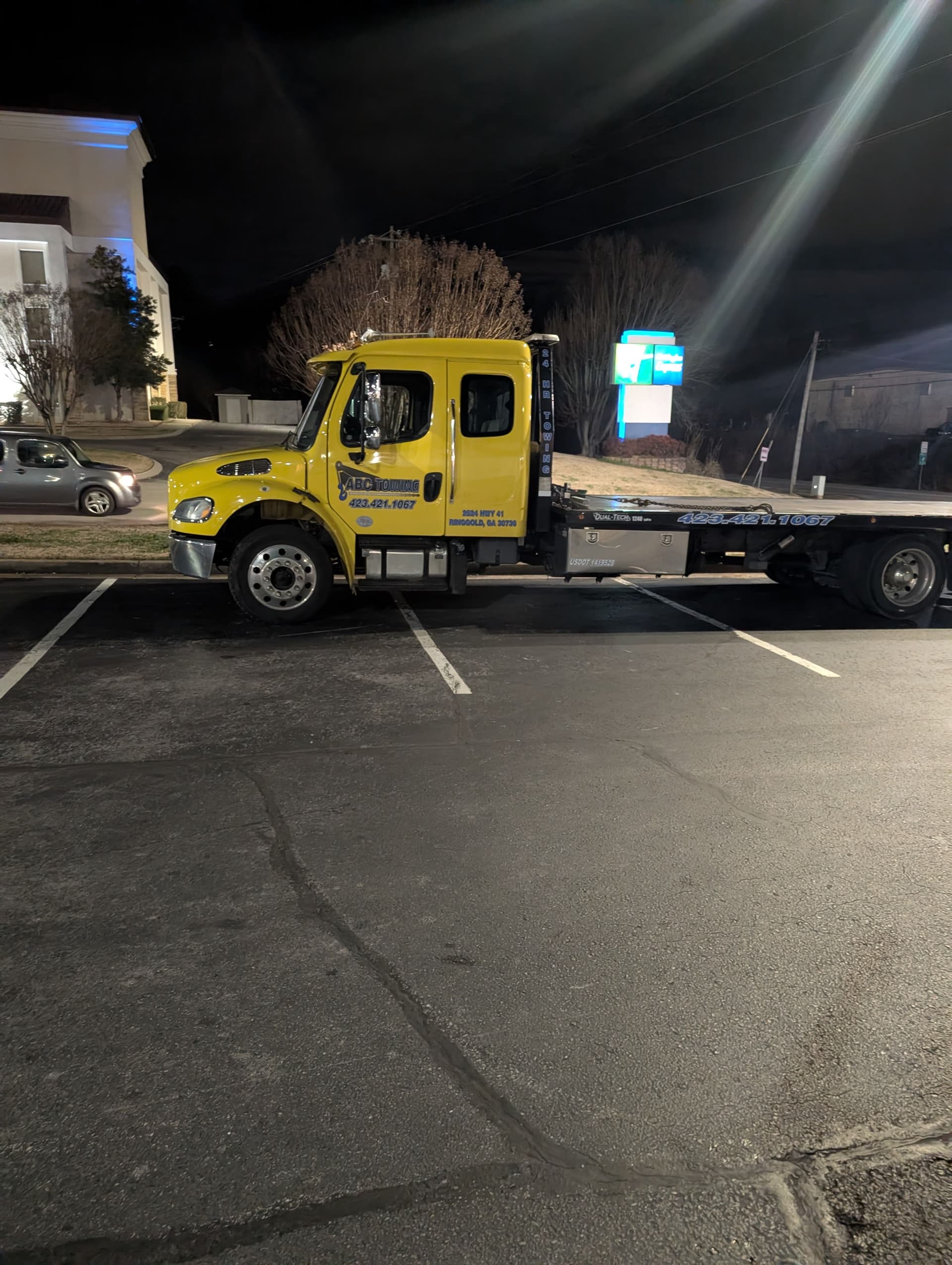 Gallery photos for Reliable Night Towing of a Dodge Charger: Image #1