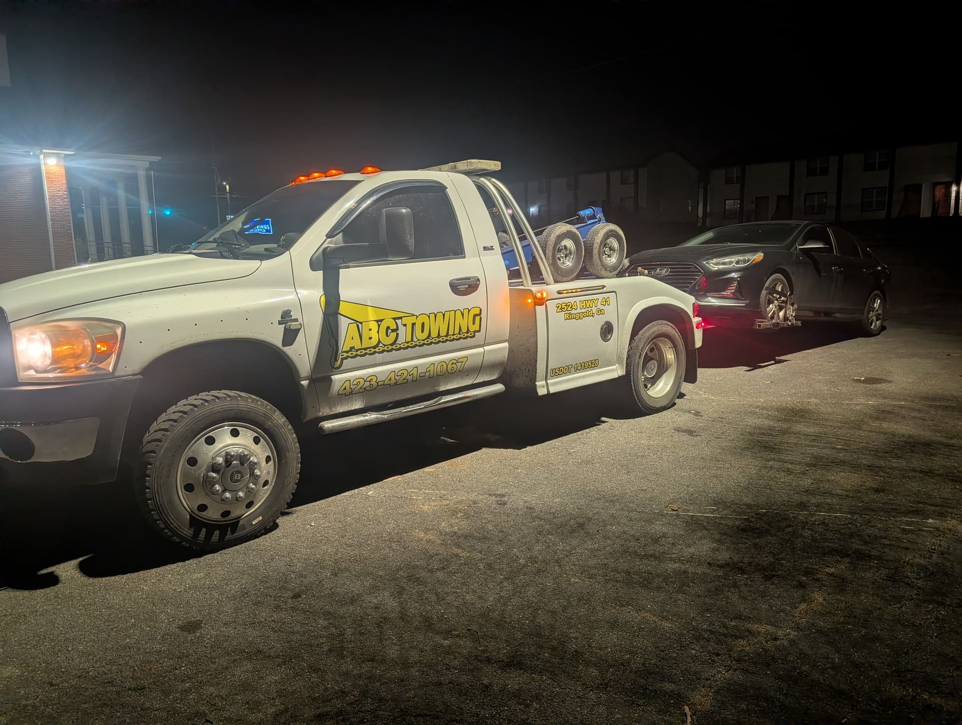 Nighttime Towing on Cloud Springs Rd Fort Oglethorpe GA image