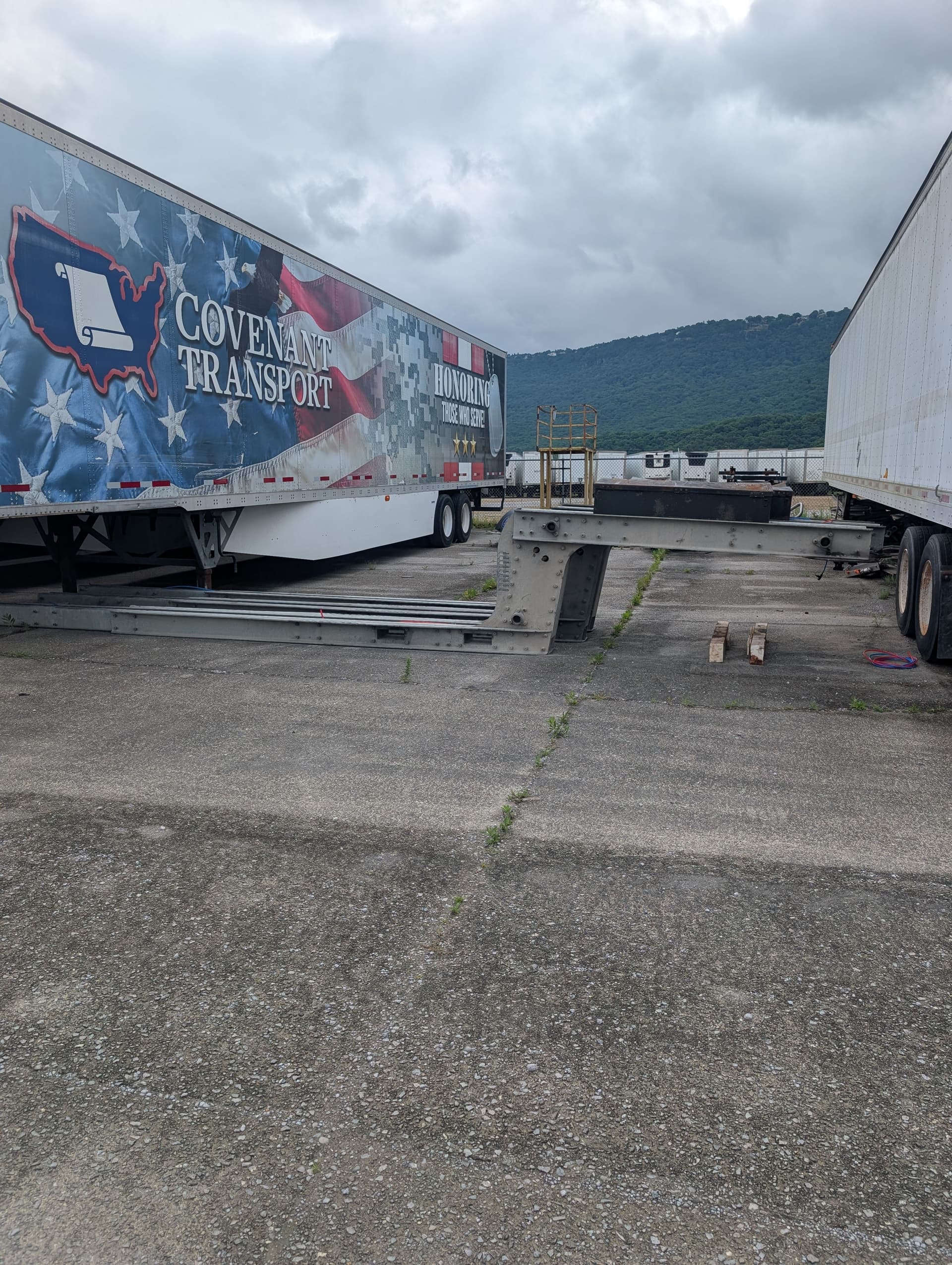 Gallery photos for Heavy Haul Done Right - Loading Semi Trailer Z-Bars with a Forklift: Image #8