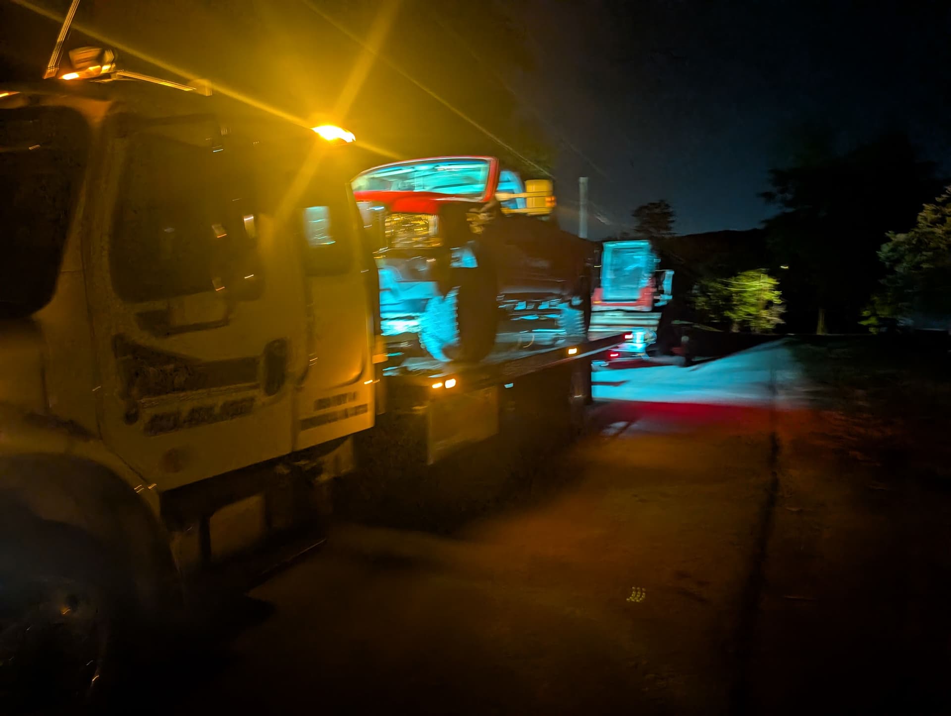Gallery photos for Heavy Duty Night Tow F-250 and Track Loader Recovery: Image #1