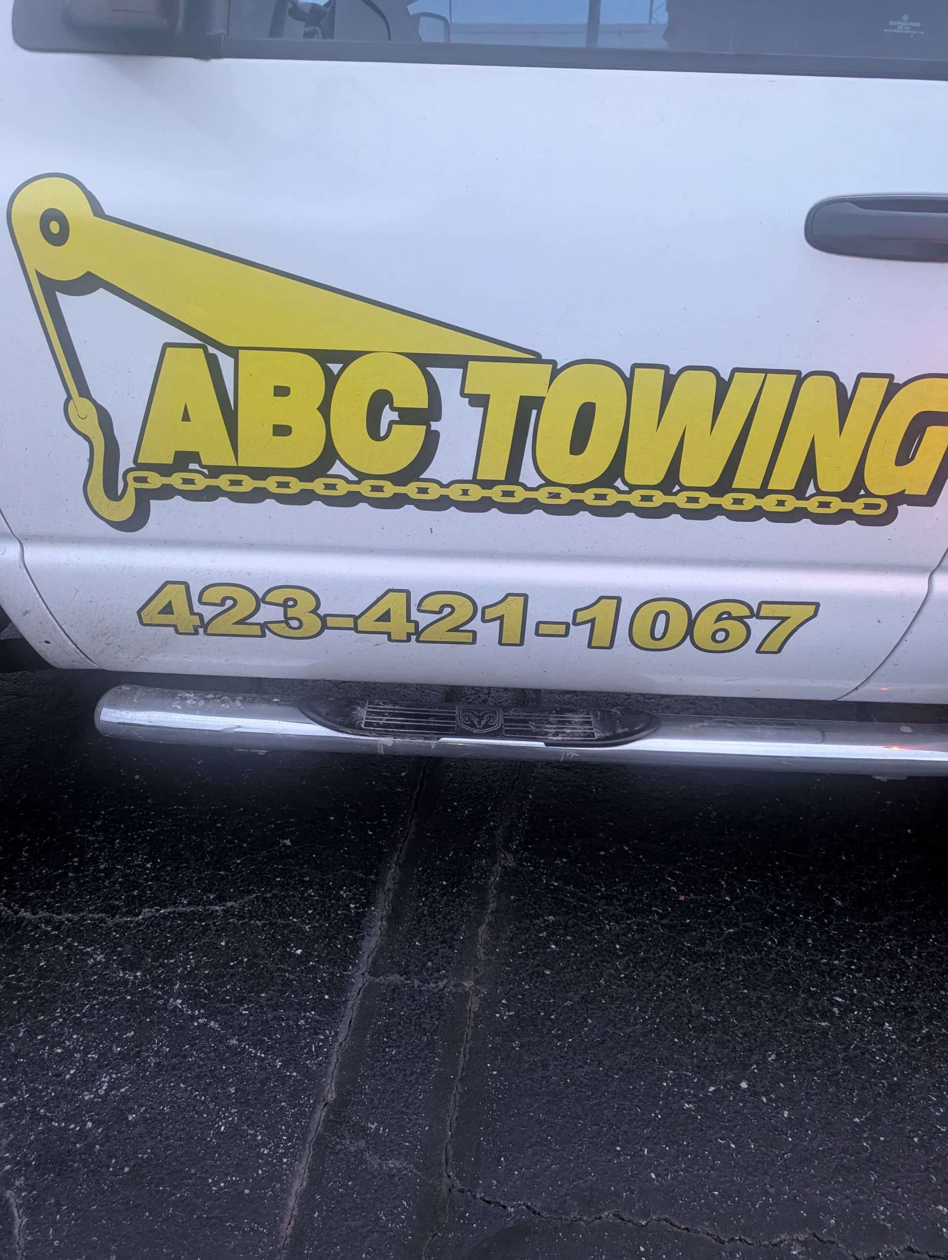 Chattanooga Tow Service That Gets Your Car to the Shop image