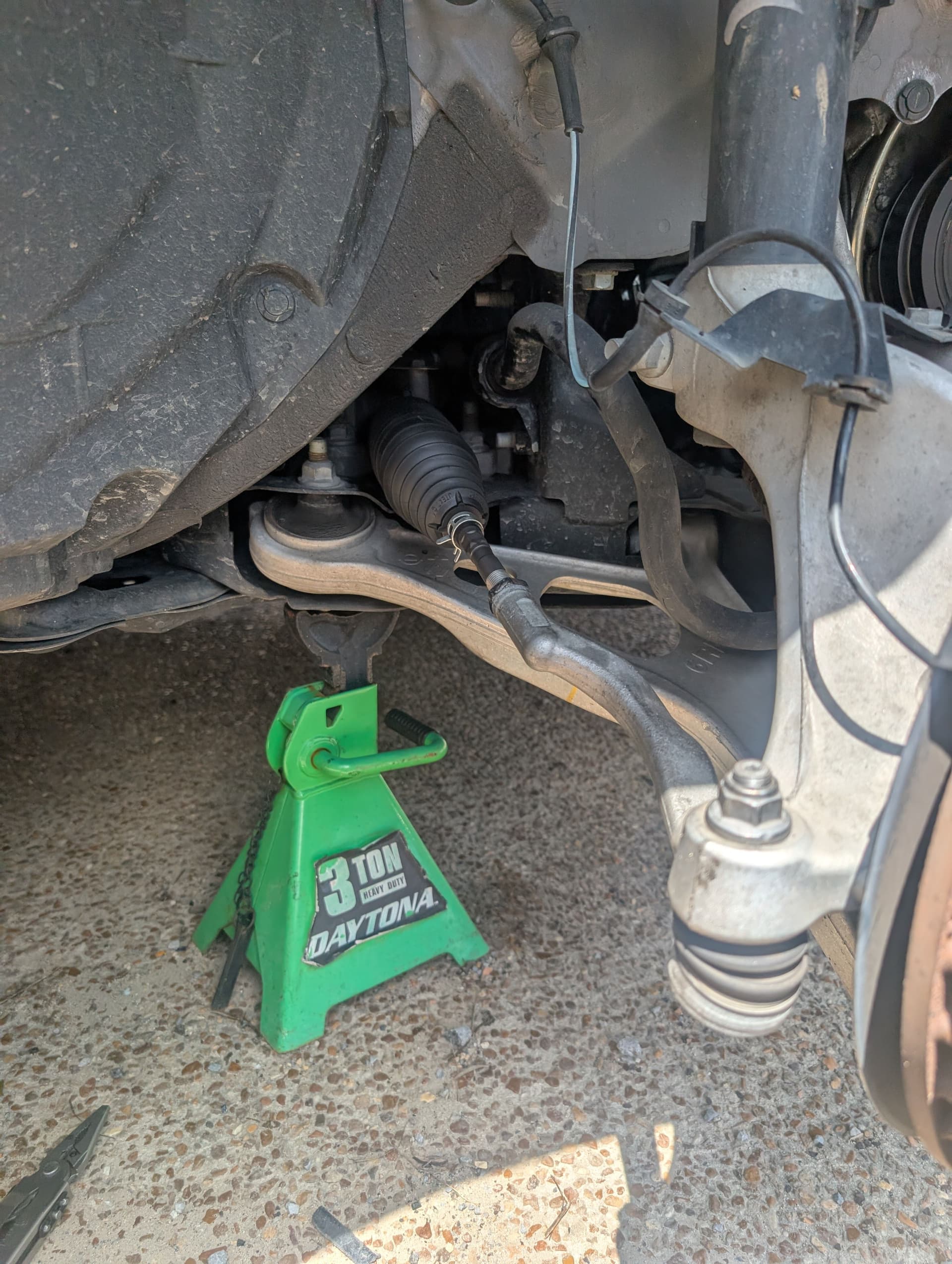 Gallery photos for Broken Inner Tie Rod Repair on a 2013 Nissan Rogue: Image #2