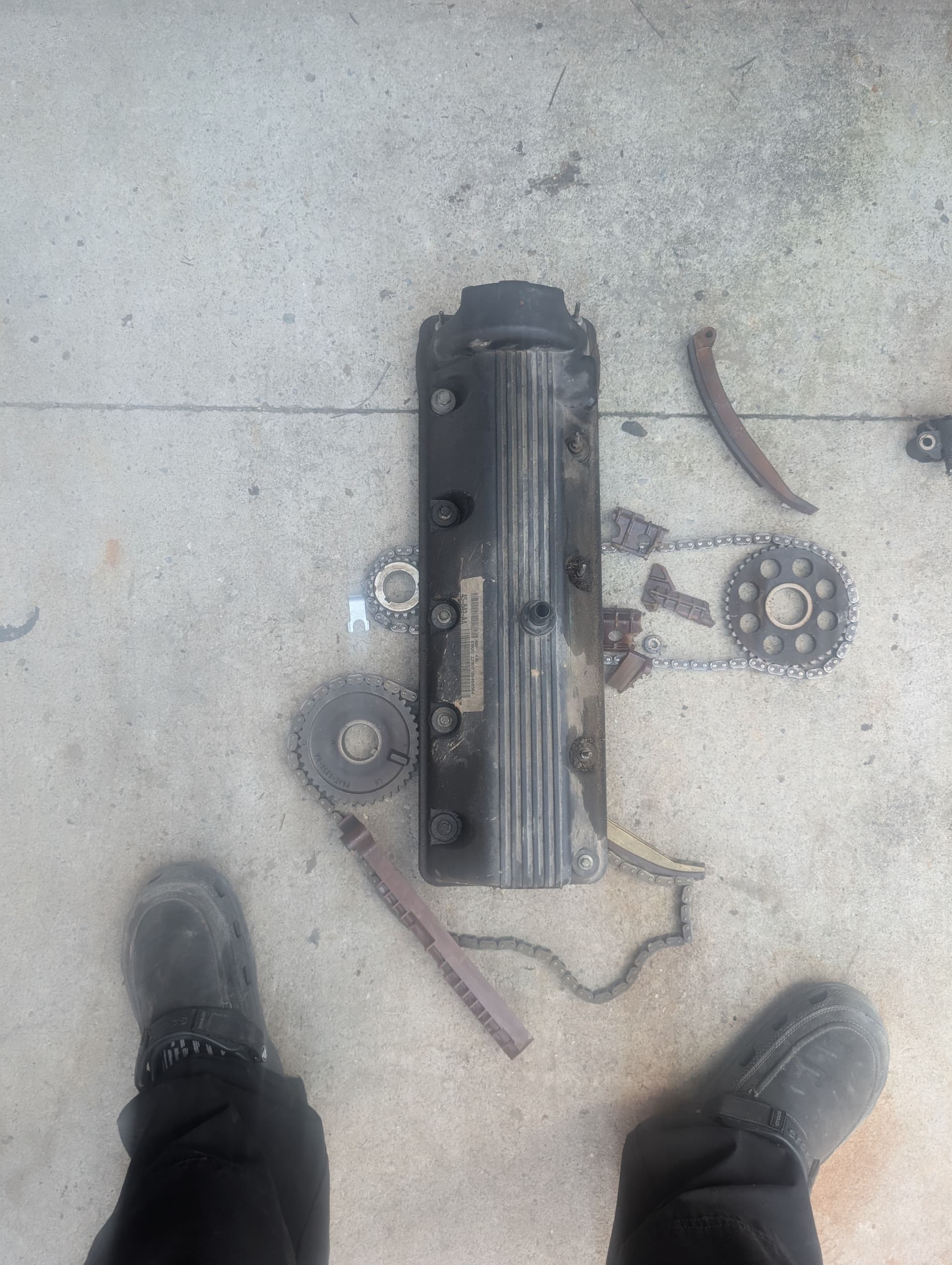 Gallery photos for Timing Chain Replacement on a 2004 Ford 4.6: Image #4