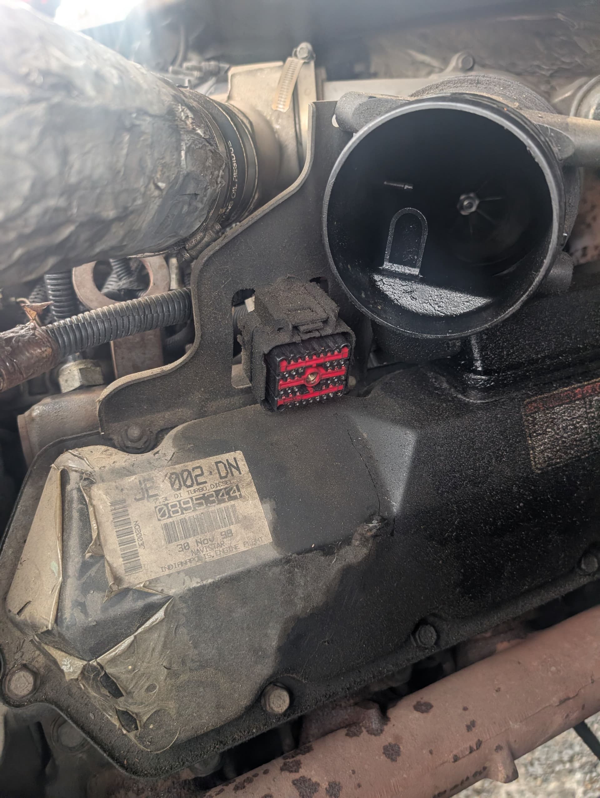 Gallery photos for Diagnosing a Charging Circuit Issue on an '01 Ford F350: Image #6