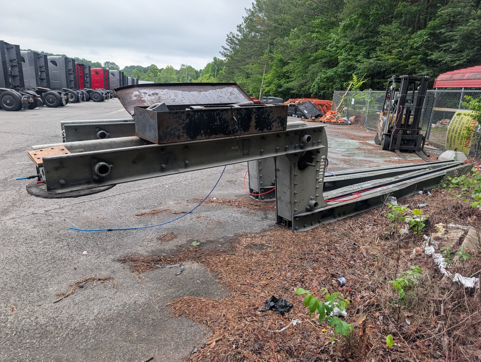 Gallery photos for Heavy Haul Done Right - Loading Semi Trailer Z-Bars with a Forklift: Image #3