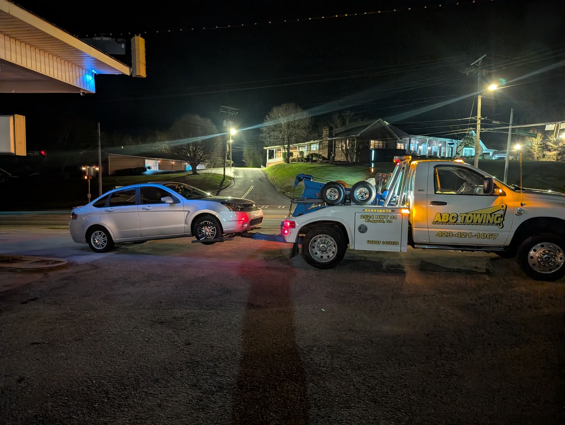 Gallery photos for Nighttime Towing Solution for a Stuck Ford Focus: Image #1