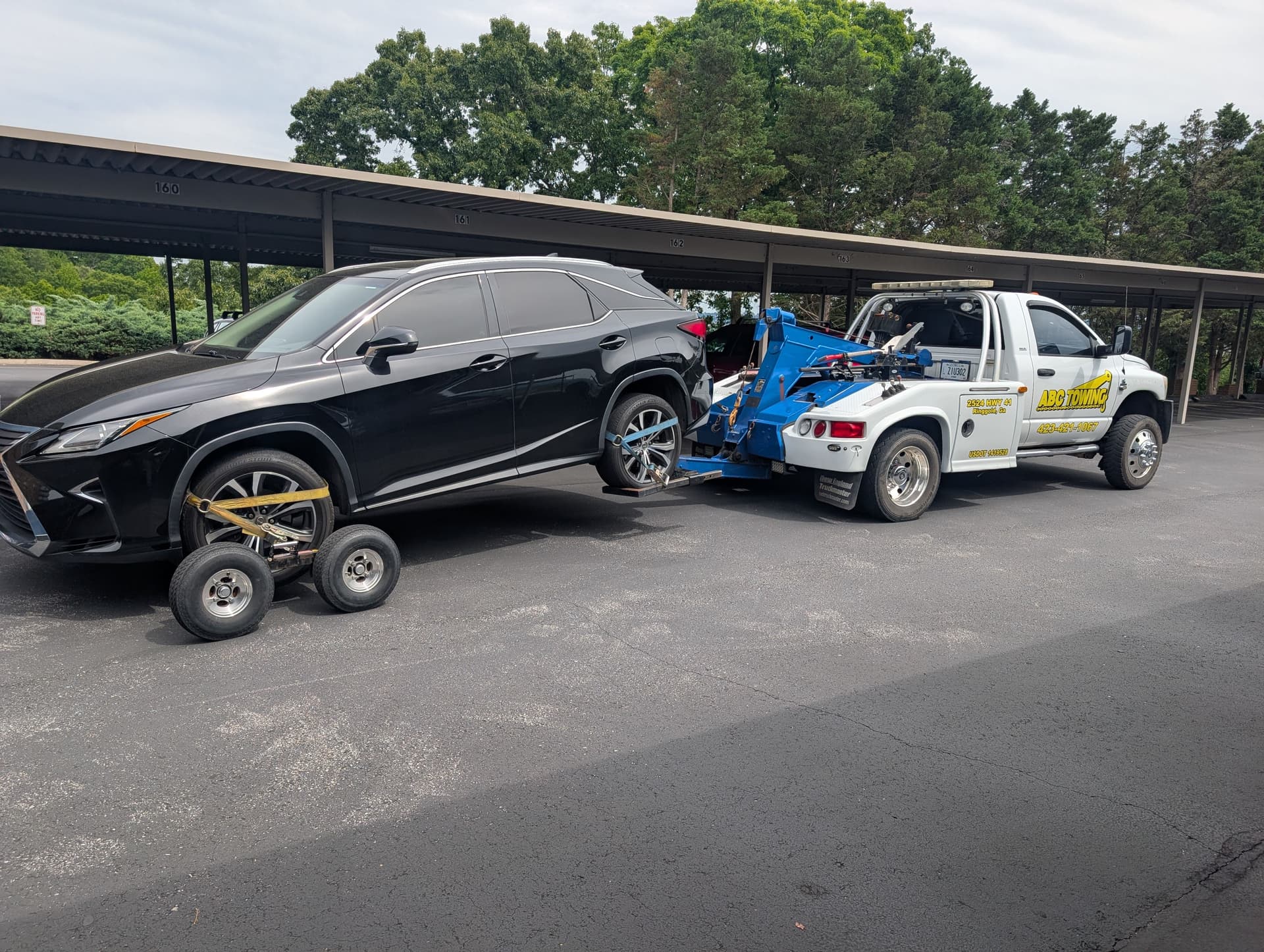 Gallery photos for Towing a Locked-Out Lexus From a Tight Parking Lot: Image #4