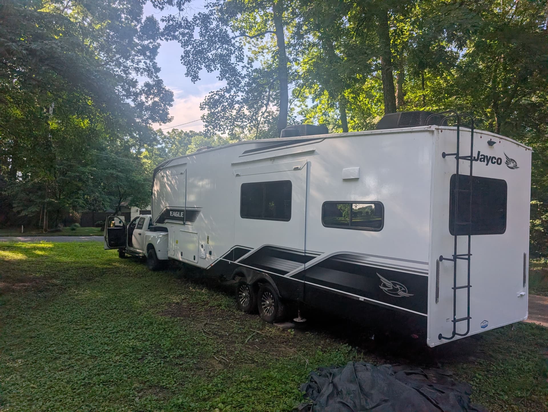 Gallery photos for Fifth-Wheel Towing Done Right for Your Jayco Eagle: Image #3