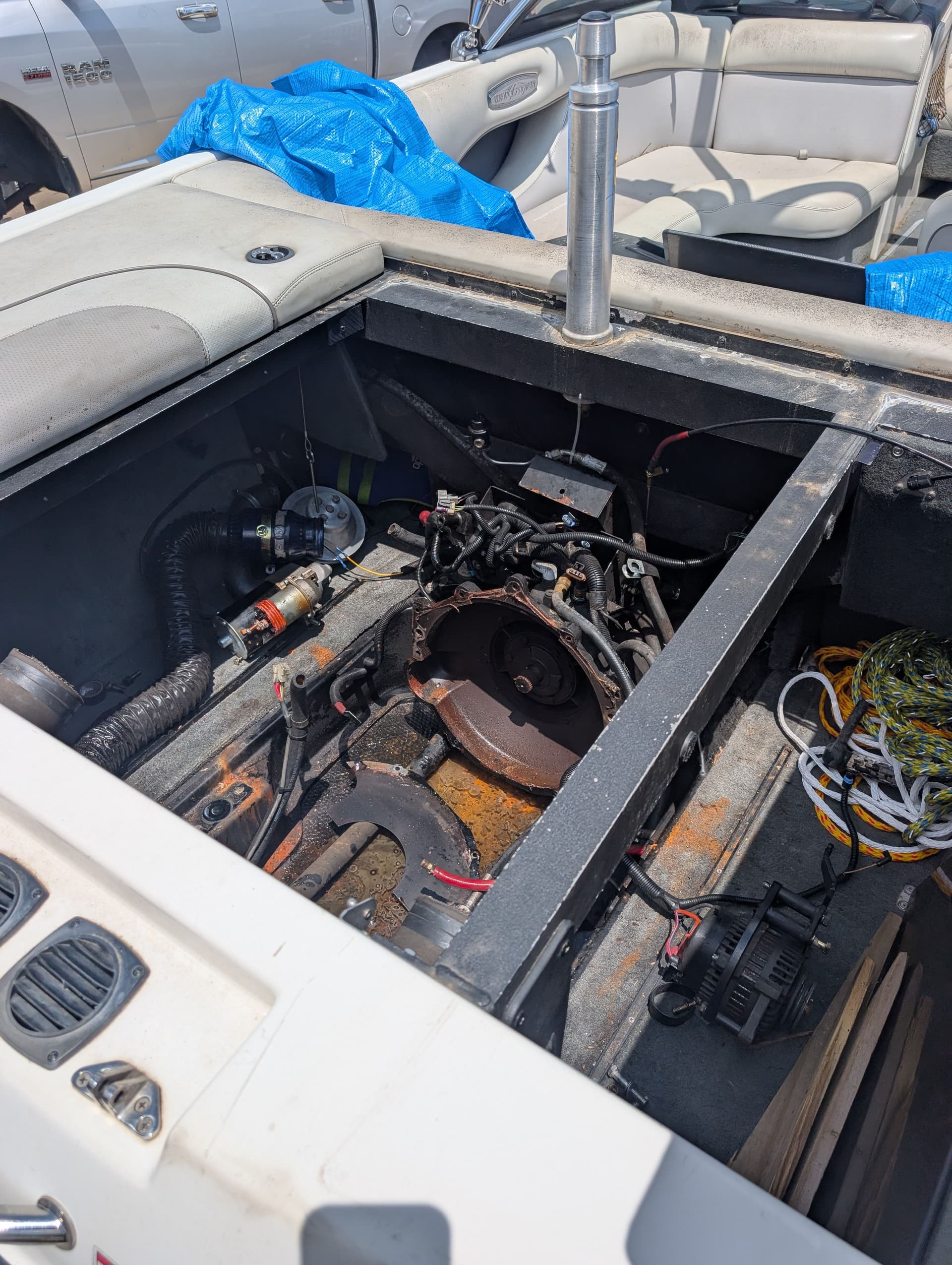 Gallery photos for Hammerhead Engine Pull on This Inboard Boat Repair: Image #2