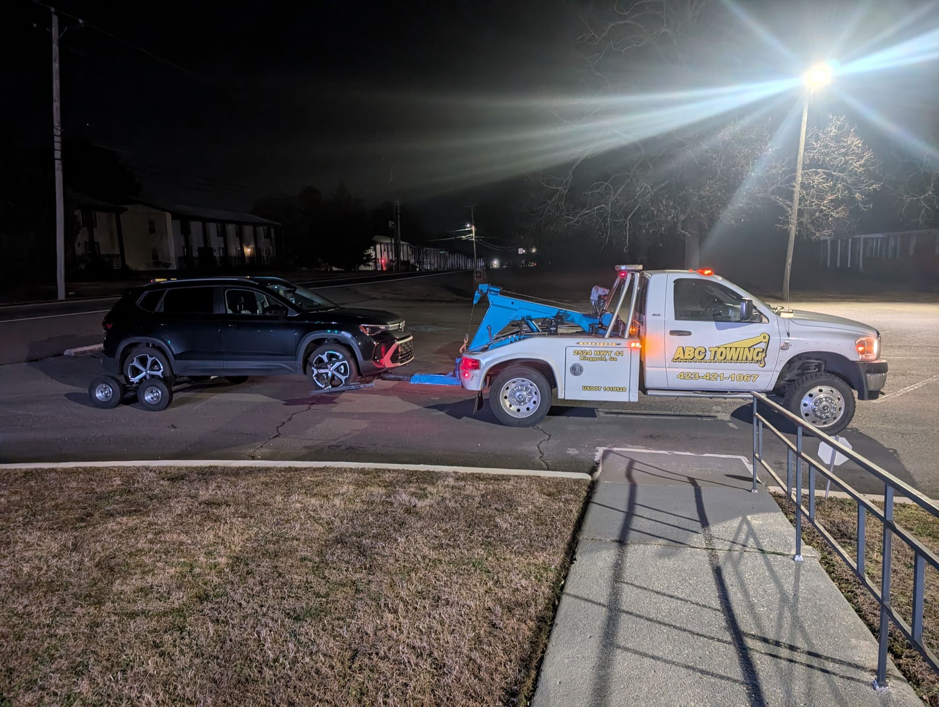 Gallery photos for Efficient Nighttime Towing for a Volkswagen Taos: Image #4