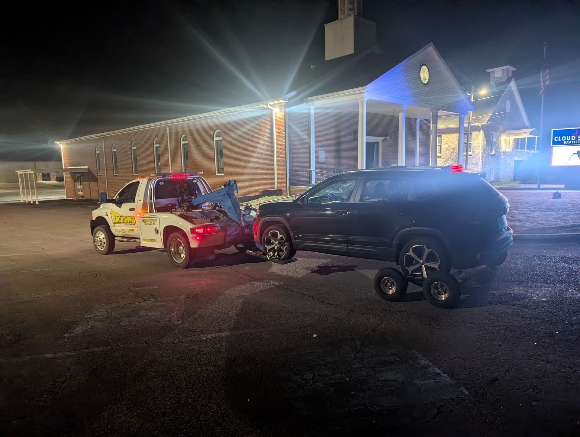 Gallery photos for Efficient Nighttime Towing for a Volkswagen Taos: Image #7