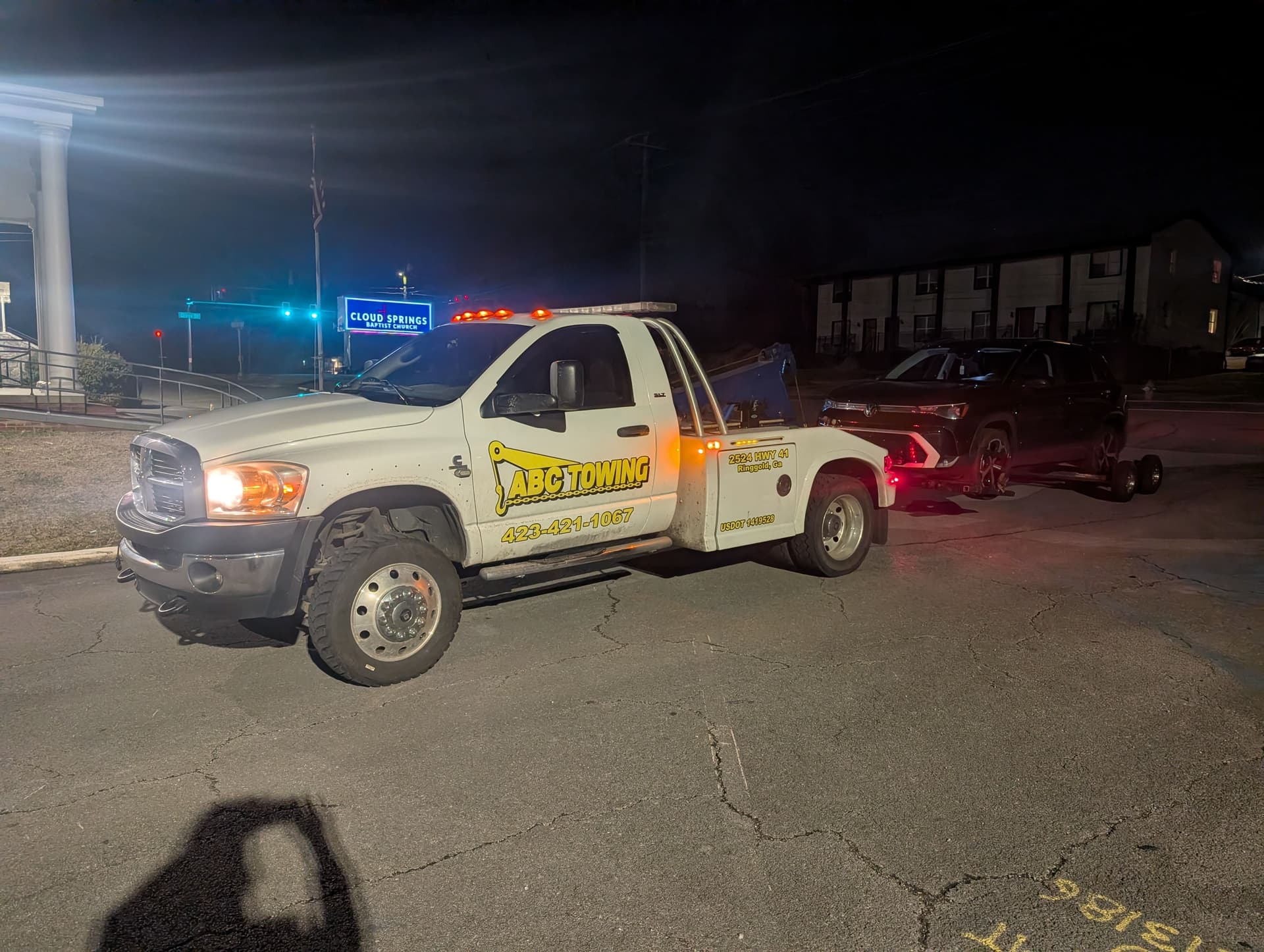 Gallery photos for Efficient Nighttime Towing for a Volkswagen Taos: Image #8